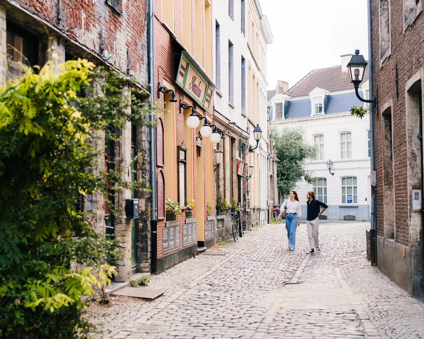 ©VisitGent Spaziergänger in Patershol
