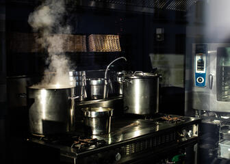 Cooking pots in the Souplounge